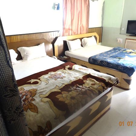 Hotel Yatrik Deoghar Kültér fotó