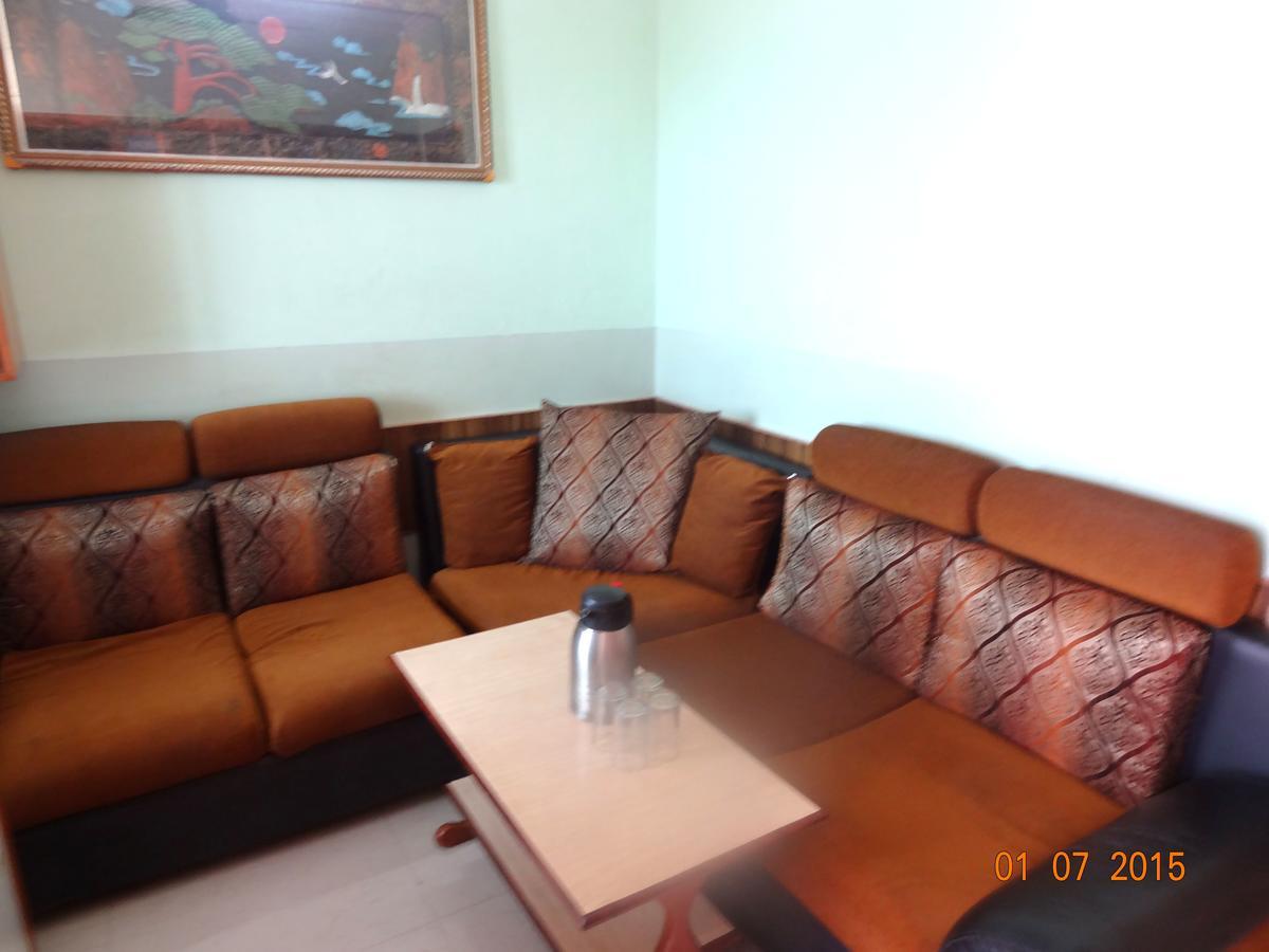 Hotel Yatrik Deoghar Kültér fotó