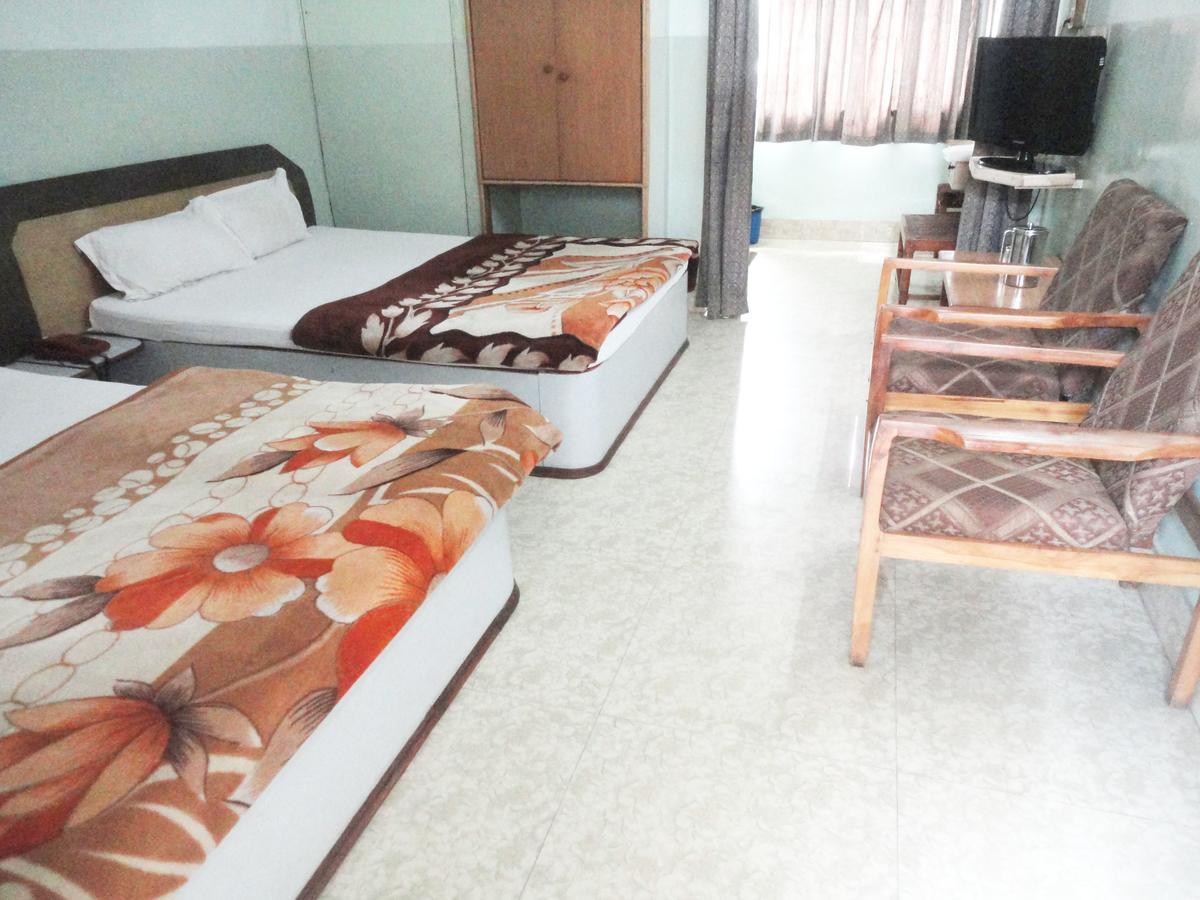 Hotel Yatrik Deoghar Kültér fotó